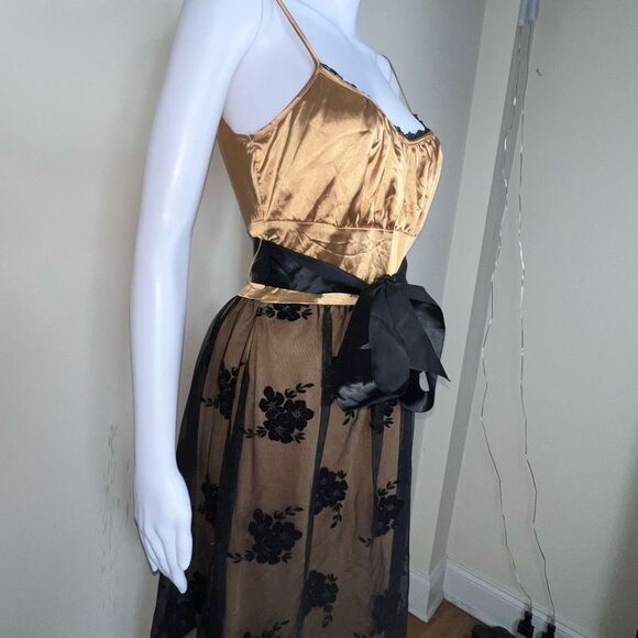 Heart Soul Cocktail Dress in Gold with Black Lace Overlay - Picture 4 of 16